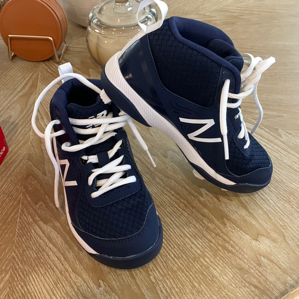 Baseball cleats